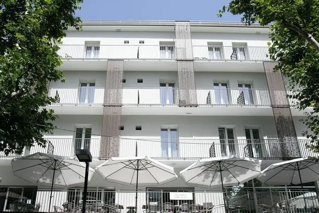 Hotel Hollywood - Öne Çıkan Resim