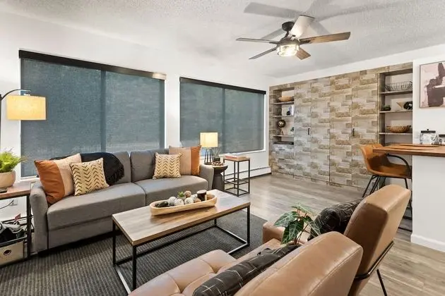 HOLT - Billionaire Mountain