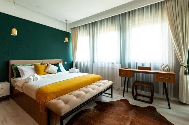 HOLT - Welcome to the Jungle