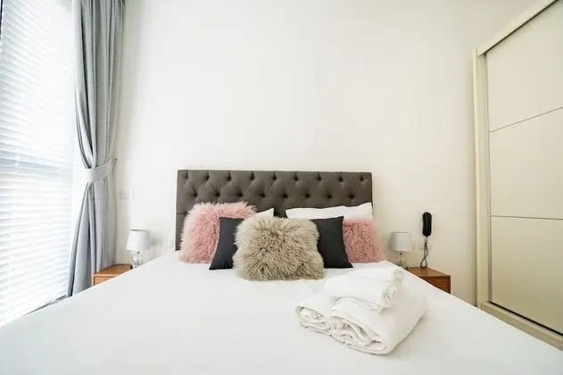 HolySuite J Tower - Oda