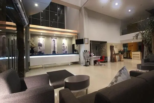 @HOM Simpang Lima Semarang - CHSE Certified - Lobi
