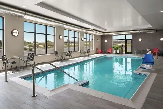 Home 2 Suites By Hilton Madison Central - Havuz