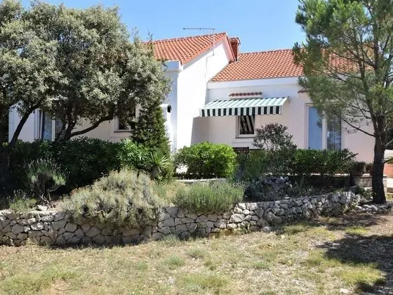 Home With a Private Terrace in a Quiet Area, Near the Sea - Dış Mekan