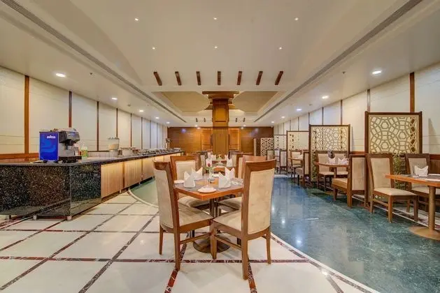 Hotel Home In By Amrik Sukhdev - Yerinde Yemek