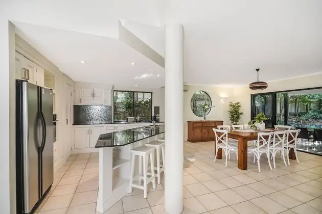 Home Away From Home, 38 Redwood Avenue, Marcus Beach, Noosa Area - Mutfak