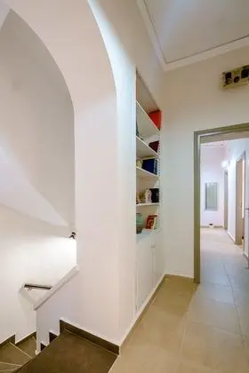 Home with Courtyard in Heart of Old Town - İç Mekan