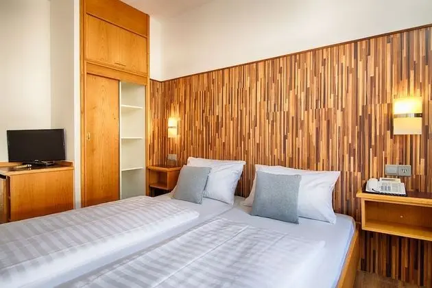 Home Hotel - Oda