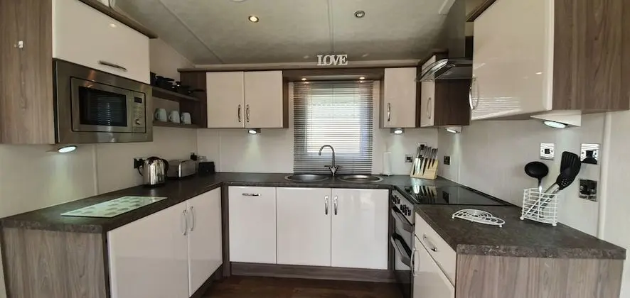 Home From Home Caravan in Lowestoft - Mutfak