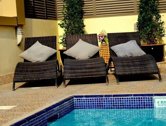 Home to Home Hotel Apartments - Havuz