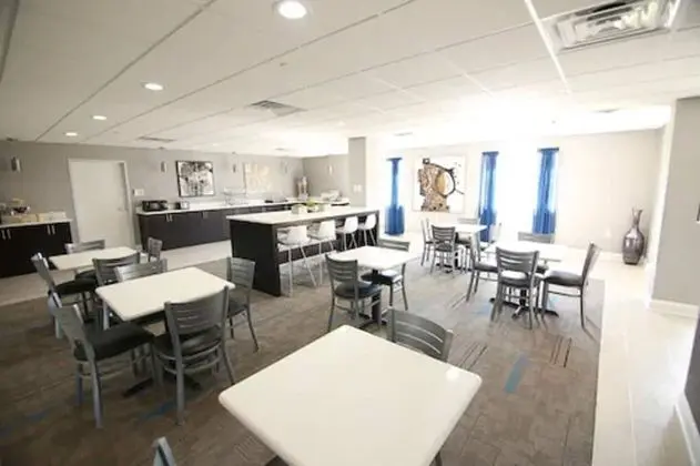 Home Inn and Suites - Yerinde Yemek