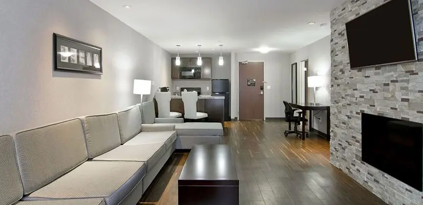 Home Inn Suites Regina Airport West