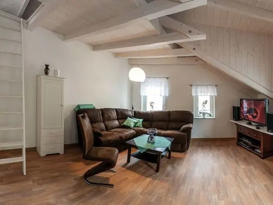 Home With Lots of Light and a Great View, Quiet Location by the Town Centre