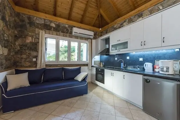 Home Love - Stone House By The Pool - Oda