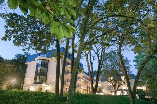 Home Médicis Les Petites Roches