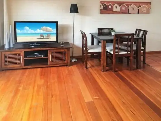 Home Near Shops & Beach