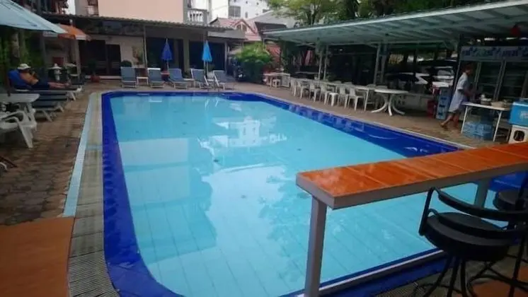 Home Pattaya Hotel - Havuz