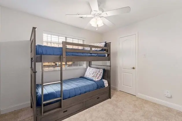 Home Pool 15 Minutes from DFW Airport