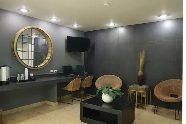Home Suites Rotarismo - Lobi