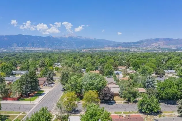 Home Sweet Home 3 Beds Central Springs Locale!