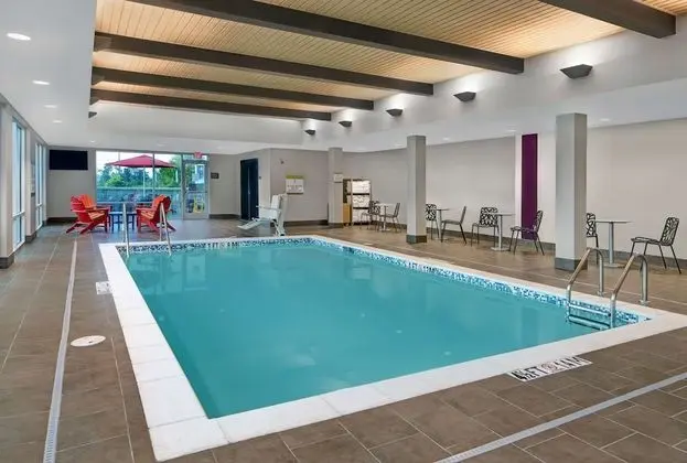 Home2 Suites Asheville Airport - Havuz