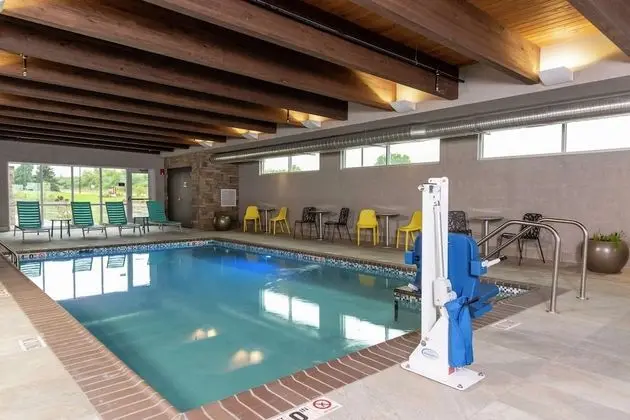 Home2 Suites by Hilton Appleton - Havuz