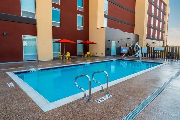 HOME2 SUITES BY HILTON BAKERSFIELD CA - Havuz