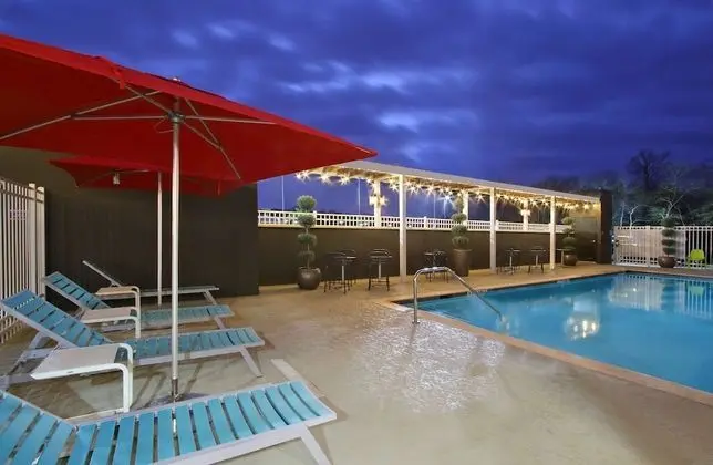 Home2 Suites by Hilton Beaumont - Havuz