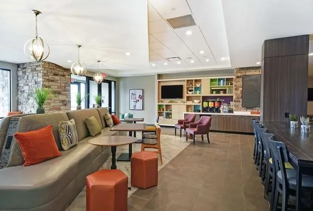 Home2 Suites by Hilton Beloit - Lobi