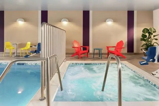 HOME2 SUITES BY HILTON BISMARCK - Havuz
