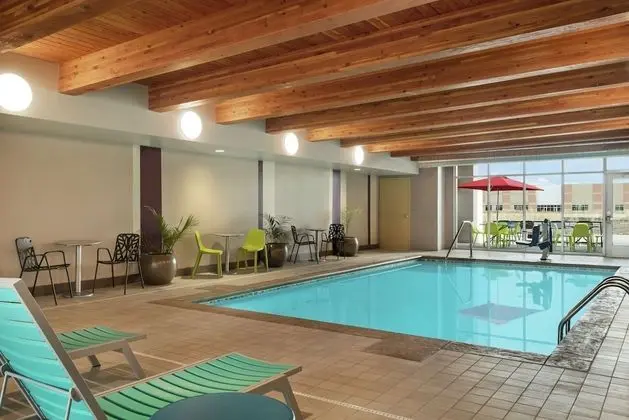 Home2 Suites by Hilton Brooklyn Park Minneapolis - Havuz