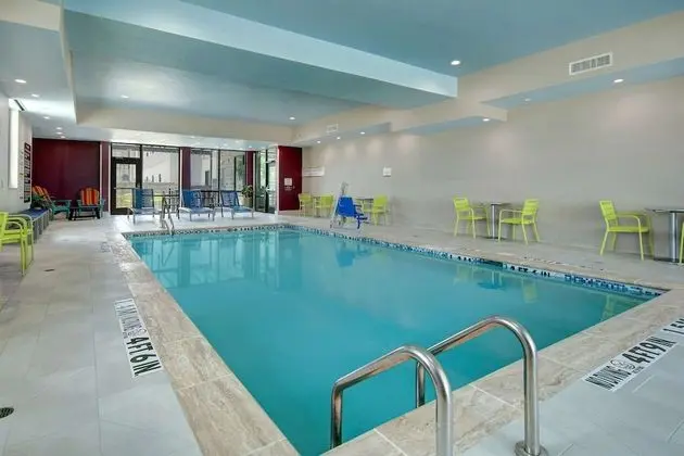 Home2 Suites by Hilton Burleson - Havuz