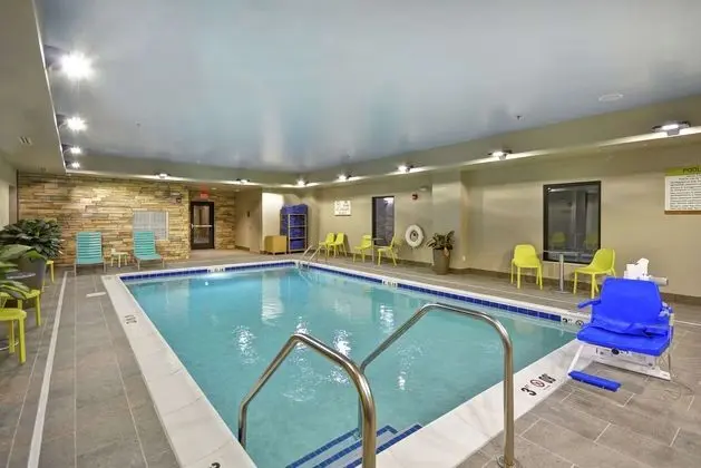 Home2 Suites by Hilton Carbondale, IL - Havuz