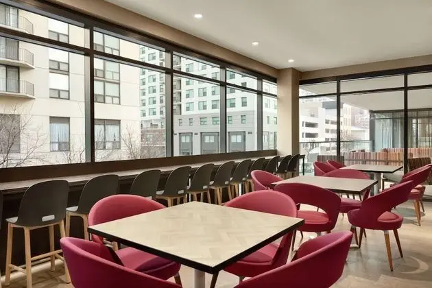 Home2 Suites by Hilton Chicago River North - Yerinde Yemek