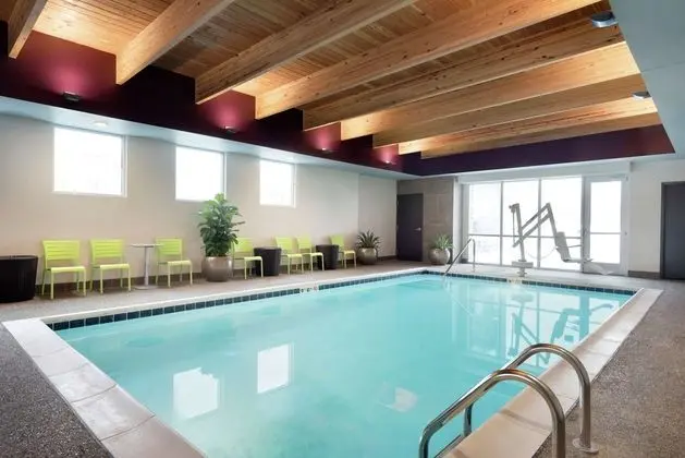 Home2 Suites by Hilton Cleveland/Independence, OH - Havuz