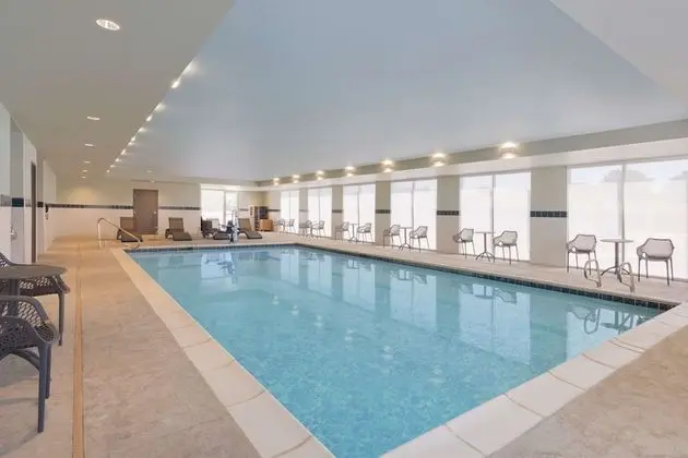 Home2 Suites by Hilton Clovis - Havuz