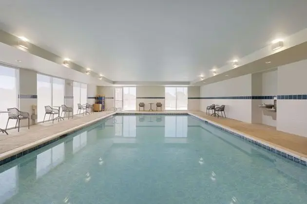 Home2 Suites by Hilton Clovis - Havuz