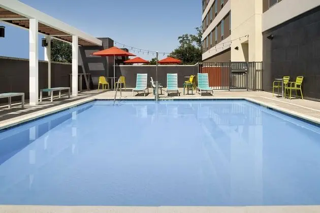 Home2 Suites by Hilton Clovis Fresno Airport - Havuz