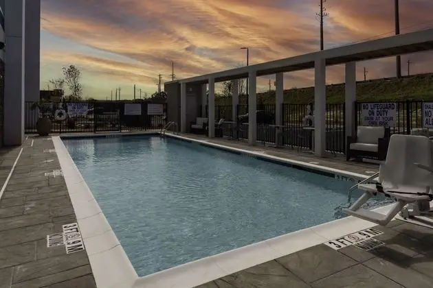 Home2 Suites by Hilton Covington - Havuz