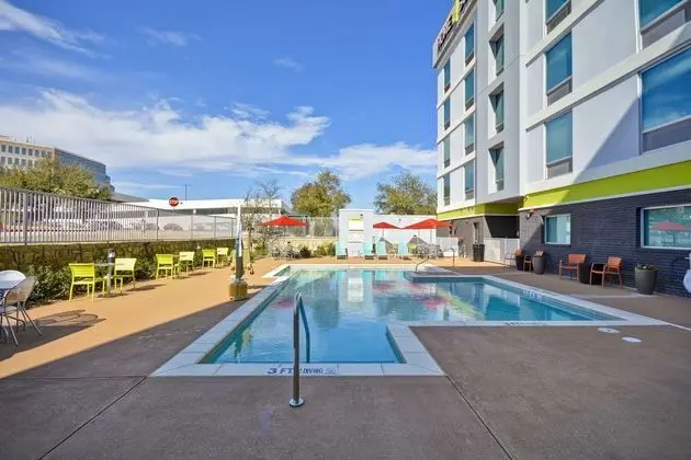 Home2 Suites by Hilton Dallas/Central Expressway N - Havuz