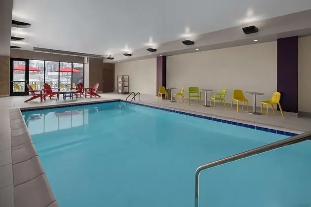 Home2 Suites by Hilton Des Moines at Drake University - Havuz