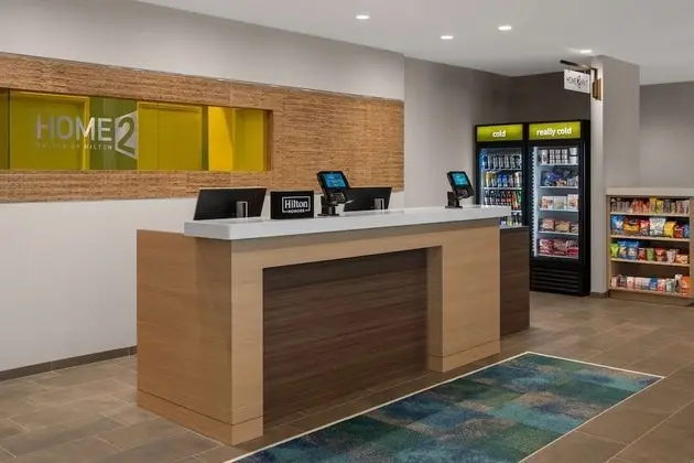 Home2 Suites by Hilton Des Moines at Drake University - Lobi