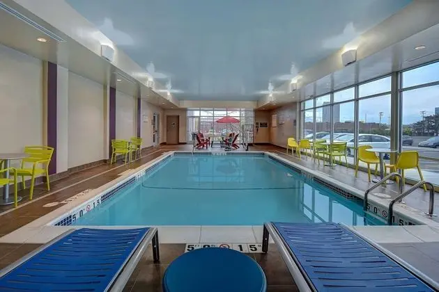 Home2 Suites by Hilton Detroit-Troy, MI - Havuz