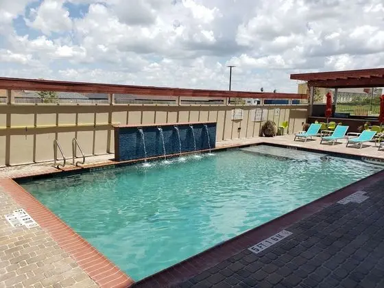 Home2 Suites by Hilton Edinburg, TX - Havuz