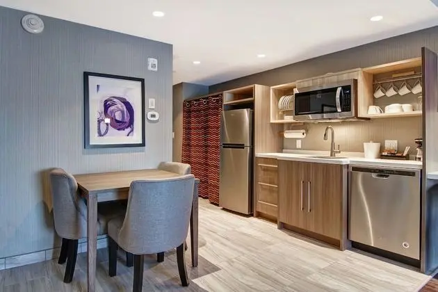 Home2 Suites by Hilton Edmonton South - Mutfak