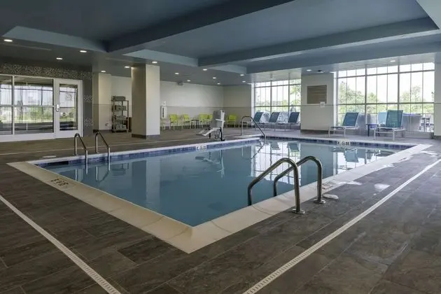 Home2 Suites by Hilton Fort Wayne North - Havuz
