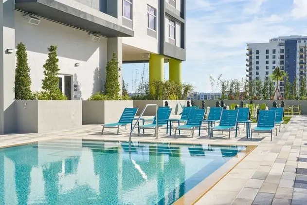 Home2 Suites by Hilton Ft. Lauderdale Downtown, FL - Havuz