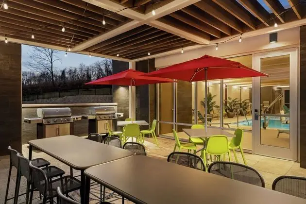 HOME2 SUITES BY HILTON GLEN MILLS CHADDS FORD PA - Havuz