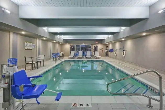 Home2 Suites by Hilton Grand Rapids North - Havuz