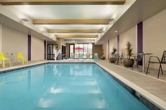 Home2 Suites by Hilton Greece Rochester - Havuz