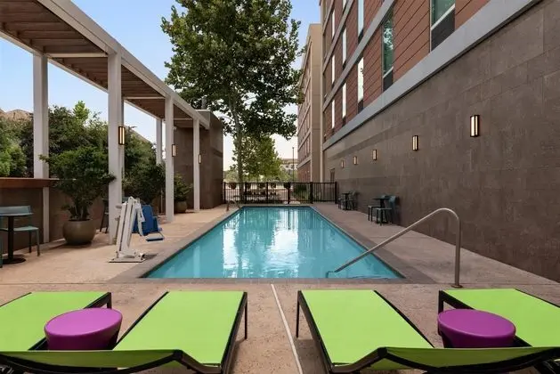 Home2 Suites by Hilton Houston Energy Corridor - Havuz